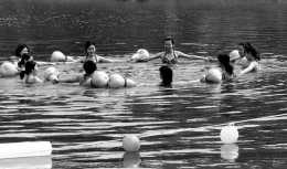 沒有救生圈的時候，古代人怎麼保證游泳安全的？