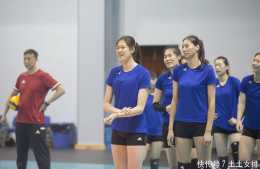 中國女排亮相！新人首秀身高搶鏡，2米副攻鑽球網墊球不失誤