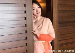 48歲楊鈺瑩對自己真狠，20cm高跟鞋也硬穿，娃娃裙配馬尾嫩回28歲