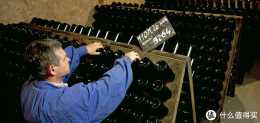 一個專業的轉瓶工每天能夠轉動多少個酒瓶？