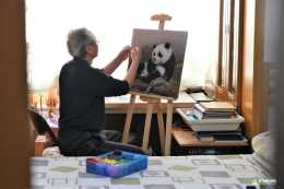 52歲開始學畫畫 老人獨創毛絨畫 虎鬚猴毛臨風聳動