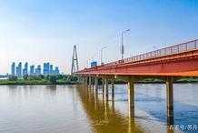 它是武漢第三座長江大橋，據悉為世界第三大橋，但“名聲”不太好
