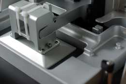 低成本高精度！LCD紅蠟3D印表機提供極高價效比的3D列印方案