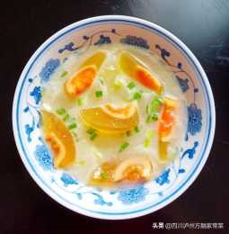 做碗黃瓜皮蛋奶白湯，好看好喝，清熱解暑